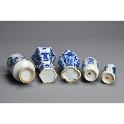 132 - A GROUP OF CHINESE BLUE AND WHITE PORCELAIN ITEMS, EARLY 18TH CENTURY. Five vases of various forms d... 