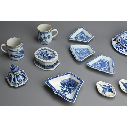 142 - A MIXED GROUP OF CHINESE BLUE AND WHITE PORCELAIN ITEMS, 18/19TH CENTURY. To include vase covers, co... 