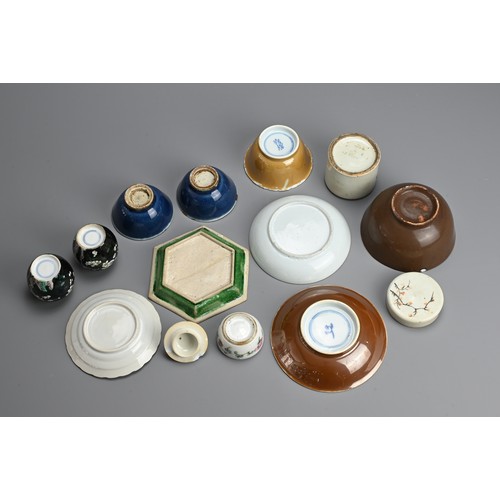 143 - A MIXED GROUP OF CHINESE PORCELAIN ITEMS, 18/19TH CENTURY. To include a famille verte biscuit porcel... 