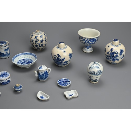 145 - A GROUP OF CHINESE BLUE AND WHITE PORCELAIN ITEMS, 19/20TH CENTURY. Seventeen in total to include a ... 