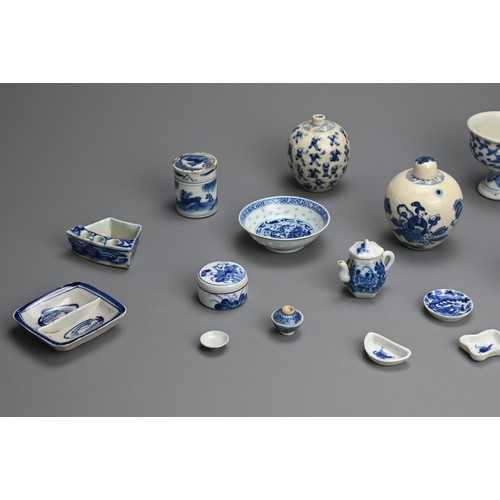 145 - A GROUP OF CHINESE BLUE AND WHITE PORCELAIN ITEMS, 19/20TH CENTURY. Seventeen in total to include a ... 