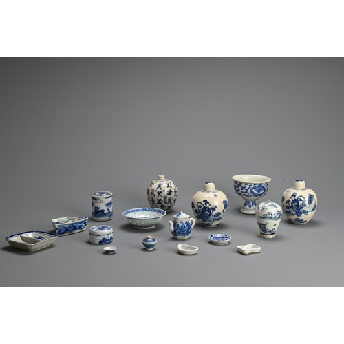 145 - A GROUP OF CHINESE BLUE AND WHITE PORCELAIN ITEMS, 19/20TH CENTURY. Seventeen in total to include a ... 