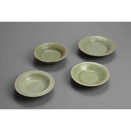 168 - A GROUP OF CHINESE LONGQUAN CELADON GLAZED PORCELAIN DISHES, YUAN /MING DYNASTY. Four dishes of vari... 