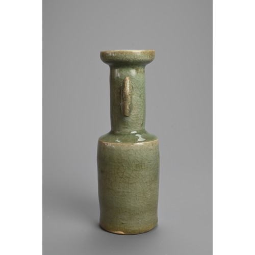 171 - A CHINESE LONGQUAN CELADON GLAZED PORCELAIN VASE, YUAN / MING DYNASTY. Of mallet form with fish hand... 