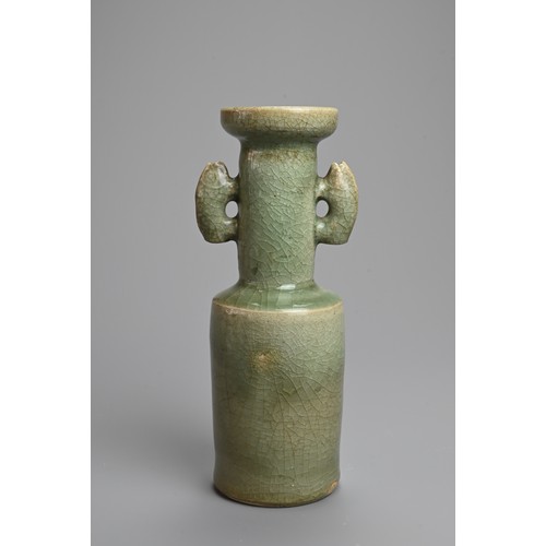 171 - A CHINESE LONGQUAN CELADON GLAZED PORCELAIN VASE, YUAN / MING DYNASTY. Of mallet form with fish hand... 