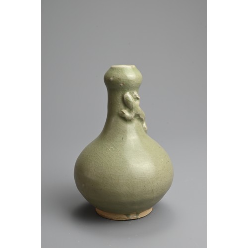 173 - A CHINESE LONGQUAN CELADON GLAZED STONEWARE VASE, MING DYNASTY. Garlic mouth bottle vase with moulde... 