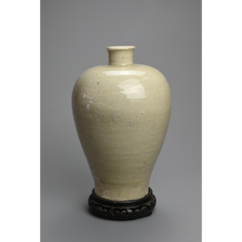 174 - A RARE CHINESE QINGBAI WARE MEIPING PORCELAIN VASE, SOUTHERN SONG DYNASTY. Heavily potted with high ... 