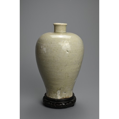 174 - A RARE CHINESE QINGBAI WARE MEIPING PORCELAIN VASE, SOUTHERN SONG DYNASTY. Heavily potted with high ... 