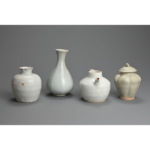 177 - FOUR CHINESE QINGBAI / WHITE GLAZED PORCELAIN ITEMS, SONG TO MING DYNASTY. To include an octagonal l... 