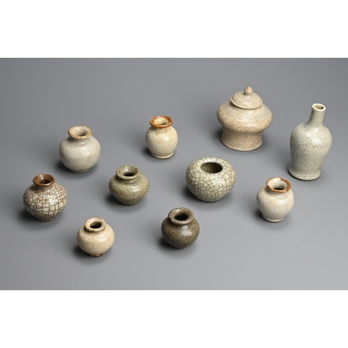 179 - A GROUP OF CHINESE CRACKLE WARE PORCELAIN ITEMS, QING DYNASTY. To include seven globular jars; A bru... 