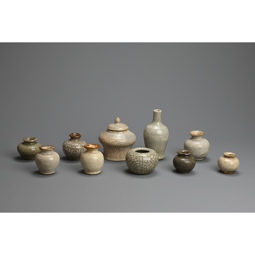 179 - A GROUP OF CHINESE CRACKLE WARE PORCELAIN ITEMS, QING DYNASTY. To include seven globular jars; A bru... 