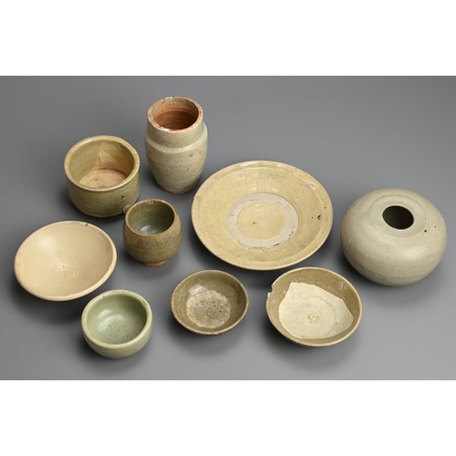 186 - A GROUP OF CHINESE QINGBAI AND CELADON GLAZED ITEMS, SONG / YUAN DYNASTY. Nine in total to include a... 