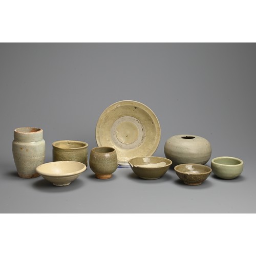 186 - A GROUP OF CHINESE QINGBAI AND CELADON GLAZED ITEMS, SONG / YUAN DYNASTY. Nine in total to include a... 