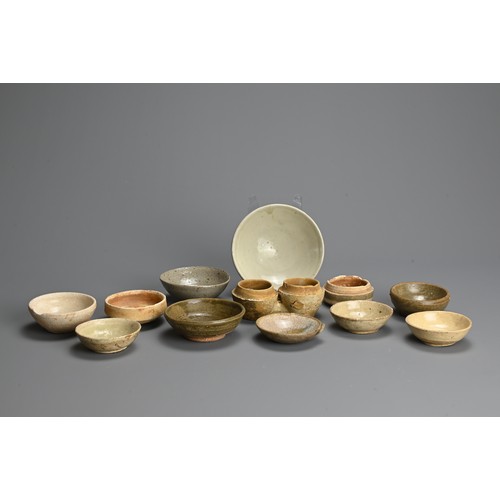 188 - A MIXED GROUP OF CHINESE PORCELAIN STONEWARE DISHES AND POTS, 12 - 16TH CENTURY. To include a conjoi... 