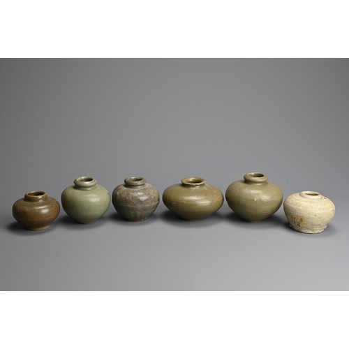 189 - A GROUP OF CHINESE CELADON GLAZED PORCELAIN JARS, YUAN / MING DYNASTY. Each of globular form. One ja... 