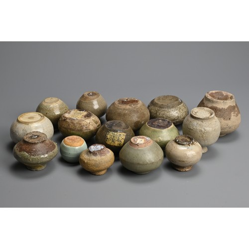 192 - A GROUP OF CHINESE AND SOUTHEAST ASIAN PORCELAIN AND STONEWARE JARS, 14/16TH CENTURY. Chinese, Thai ... 