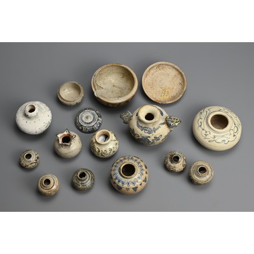 197 - A MIXED GROUP OF SOUTHEAST ASIAN CERAMIC ITEMS, CIRCA 15TH CENTURY. Thai Sawankhalok and Annamese we... 