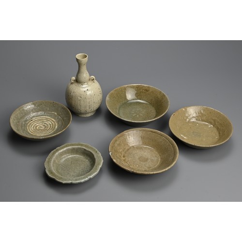 203 - A GROUP OF KOREAN CELADON GLAZED STONEWARE PORCELAIN ITEMS, CIRCA 15TH CENTURY AND LATER. To include... 