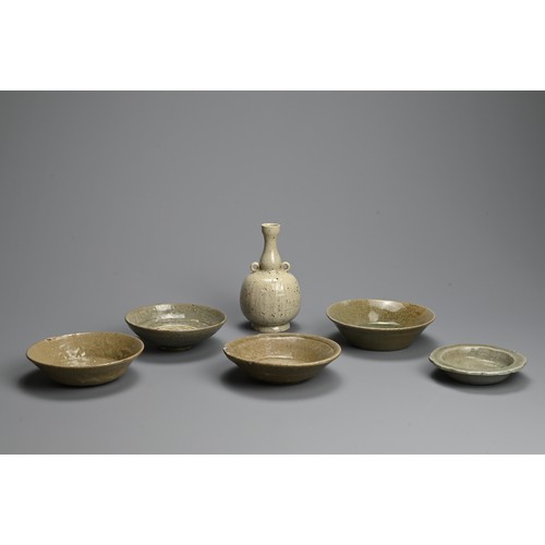 203 - A GROUP OF KOREAN CELADON GLAZED STONEWARE PORCELAIN ITEMS, CIRCA 15TH CENTURY AND LATER. To include... 