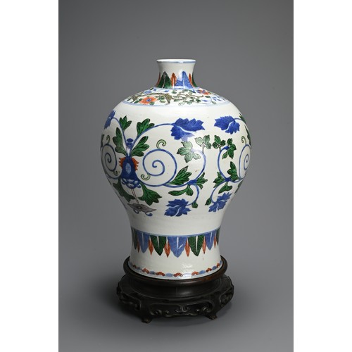 208 - A CHINESE WUCAI PORCELAIN VASE, LATE QING / REPUBLIC PERIOD. Of baluster form decorated in underglaz... 