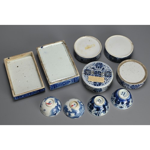 211 - A GROUP OF CHINESE BLUE AND WHITE PORCELAIN ITEMS, 18/19TH CENTURY. To include a four tired circular... 