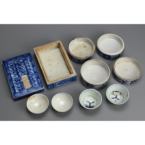 211 - A GROUP OF CHINESE BLUE AND WHITE PORCELAIN ITEMS, 18/19TH CENTURY. To include a four tired circular... 