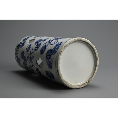 212 - A CHINESE BLUE AND WHITE PORCELAIN HAT STAND, LATE QING DYNASTY. Of cylindrical form with pierced qu... 