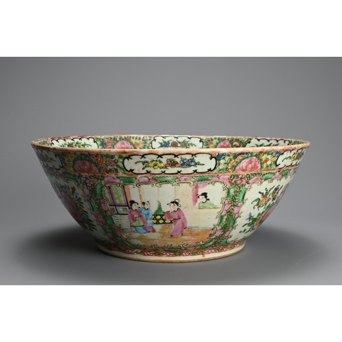 220 - A LARGE CHINESE CANTON FAMILLE ROSE PORCELAIN PUNCH BOWL, EARLY 20TH CENTURY. Rose medallion decorat... 