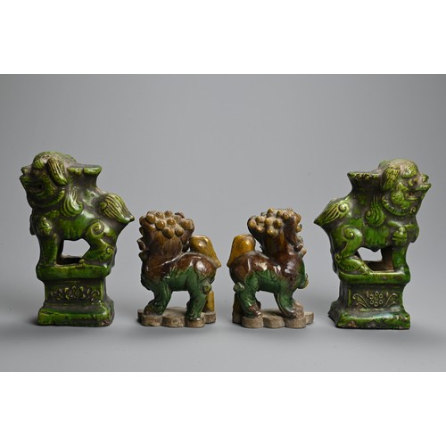 222 - TWO PAIRS OF CHINESE GREEN AND SANCAI GLAZED POTTERY MODELS OF LIONS, MING / QING DYNASTY. In the fo... 