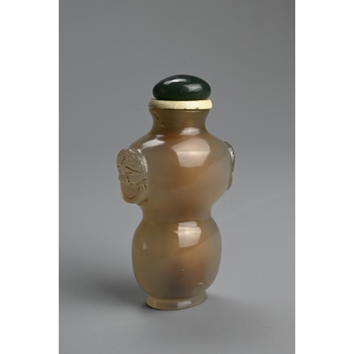 225 - A CHINESE CARVED AGATE SNUFF BOTTLE, QING DYNASTY. Of double gourd form with lion mask ring handles,... 