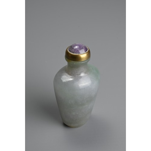 226 - A CHINESE CARVED JADE SNUFF BOTTLE, QING DYNASTY. The jade green with patches of pale purple, of fla... 