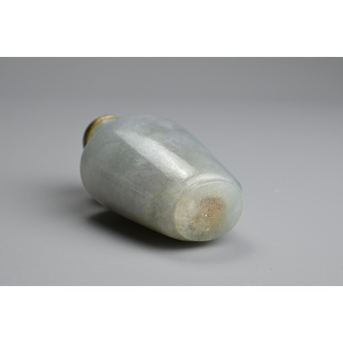 226 - A CHINESE CARVED JADE SNUFF BOTTLE, QING DYNASTY. The jade green with patches of pale purple, of fla... 