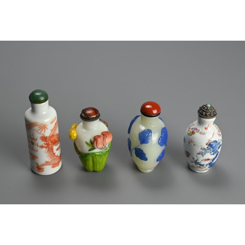 227 - FOUR CHINESE PORCELAIN AND GLASS SNUFF BOTTLES, 19/20TH CENTURY. To include a cylindrical porcelain ... 