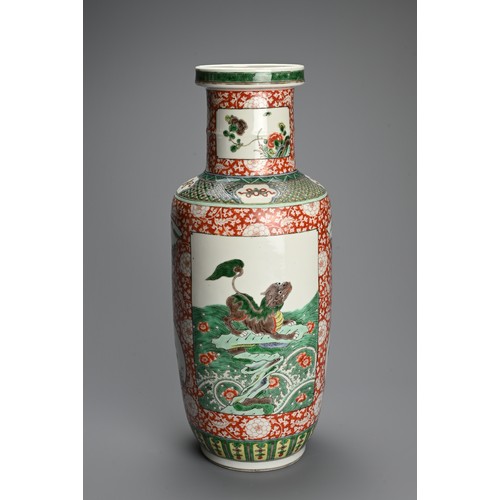 240 - A LARGE CHINESE FAMILLE VERTE PORCELAIN ROULEAU VASE, LATE QING DYNASTY. Decorated with panels of qi... 