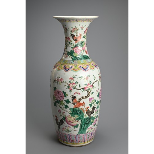 241 - A LARGE CHINESE FAMILLE ROSE PORCELAIN VASE, LATE QING DYNASTY. Of tall baluster form decorated with... 