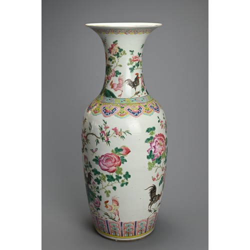 241 - A LARGE CHINESE FAMILLE ROSE PORCELAIN VASE, LATE QING DYNASTY. Of tall baluster form decorated with... 