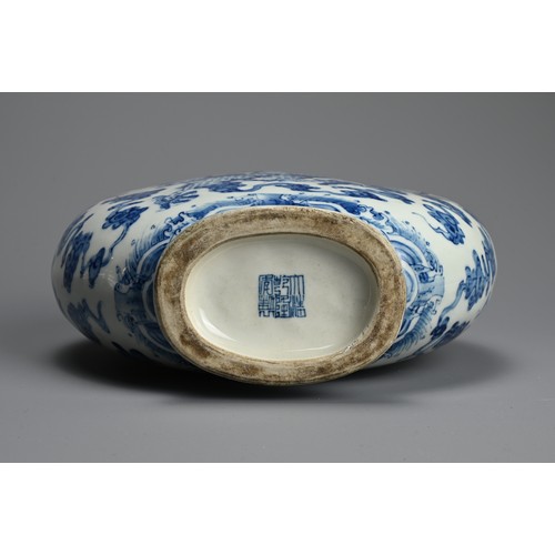 313 - A CHINESE BLUE AND WHITE PORCELAIN MOONFLASK, QIANLONG MARK. With curved ruyi handles decorated with... 