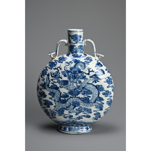 313 - A CHINESE BLUE AND WHITE PORCELAIN MOONFLASK, QIANLONG MARK. With curved ruyi handles decorated with... 