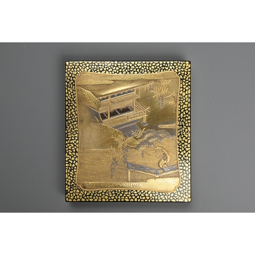 352 - A JAPANESE GOLD LACQUER INCENSE CASE, KOGO, EDO PERIOD, 19TH CENTURY. Decorated in gold and silver t... 