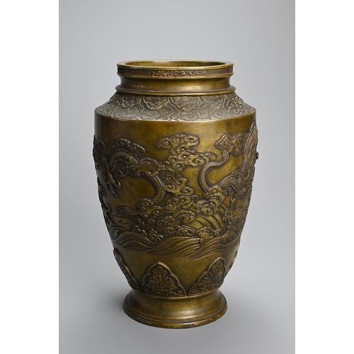 356 - A JAPANESE BRONZE VASE BY KANAYA GORÔSABURÔ XI, EARLY 20TH CENTURY. Decorated with dragons, clouds a... 