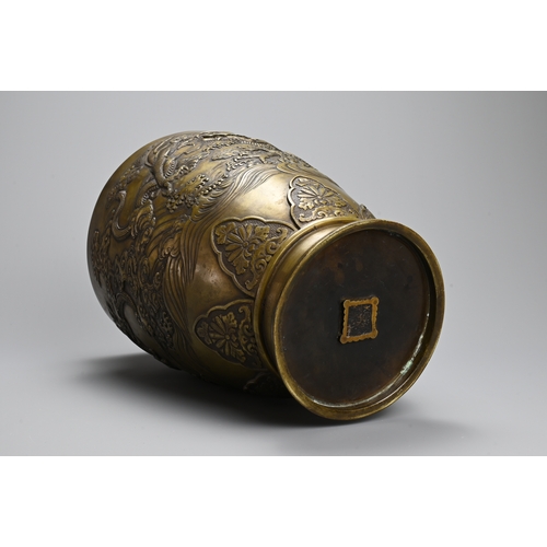 356 - A JAPANESE BRONZE VASE BY KANAYA GORÔSABURÔ XI, EARLY 20TH CENTURY. Decorated with dragons, clouds a... 