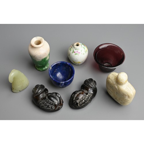 272 - A MIXED GROUP OF CHINESE ITEMS, 19/20TH CENTURY. To include a pale celadon jade pendant in the form ... 