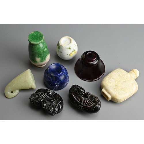 272 - A MIXED GROUP OF CHINESE ITEMS, 19/20TH CENTURY. To include a pale celadon jade pendant in the form ... 