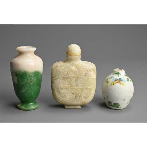 272 - A MIXED GROUP OF CHINESE ITEMS, 19/20TH CENTURY. To include a pale celadon jade pendant in the form ... 