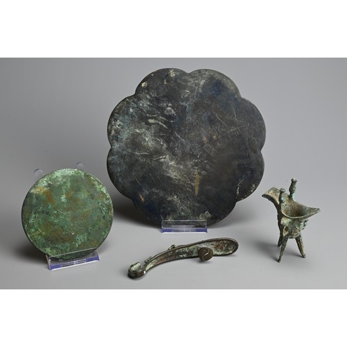 280 - A GROUP OF CHINESE ARCHAIC STYLE BRONZE ITEMS. To include two Han and Tang style mirrors; A dragon f... 