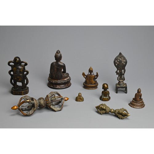 281 - A MIXED GROUP OF CHINESE / TIBETAN BRONZE ITEMS. Comprising two vajras together with seven various f... 