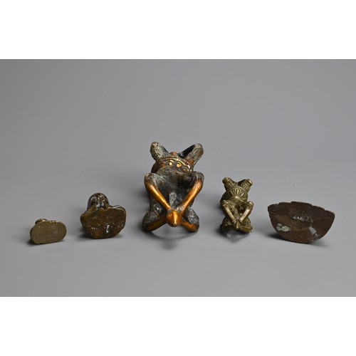 281 - A MIXED GROUP OF CHINESE / TIBETAN BRONZE ITEMS. Comprising two vajras together with seven various f... 