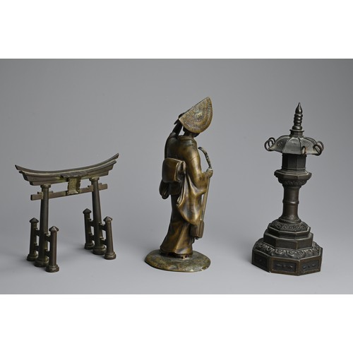 297 - THREE JAPANESE BRONZE ITEMS, 19/20TH CENTURY. To include a model of a standing bijin holding a samis... 