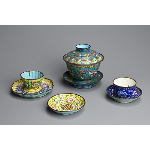 299 - A GROUP OF CHINESE CLOISONNE ENAMEL CUPS, COVERS AND STANDS, LATE 19TH-EARLY 20TH CENTURY. Comprisin... 