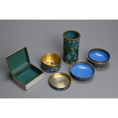 303 - AN EARLY 20TH CENTURY CHINESE CLOISONNE ENAMEL BRUSH POT AND THREE BOXES AND COVERS. The turquoise-g... 